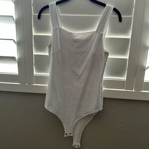 ReoRia Classic White Apparel